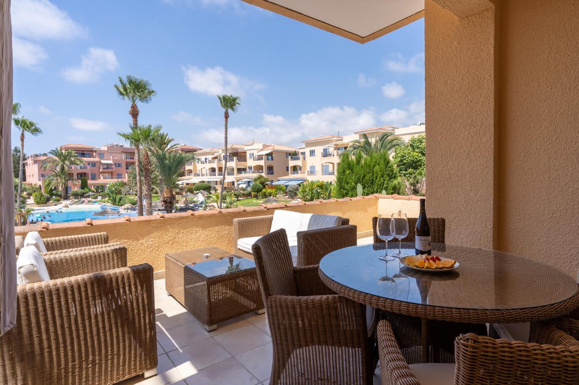 Tropical Paradise In Harbour Paphos, Central & Close To Beach Dış mekan fotoğraf